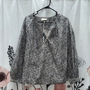 NWT Universal Thread Black and White Floral Blouse